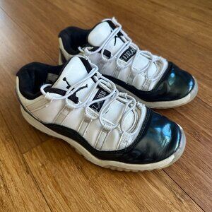 Nike Air Jordan 11 Retro Low Iridescent Emerald GS Size 1.5